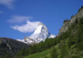 
Auf der Terrasse relaxen. Das Matterhorn in der Ferne.

