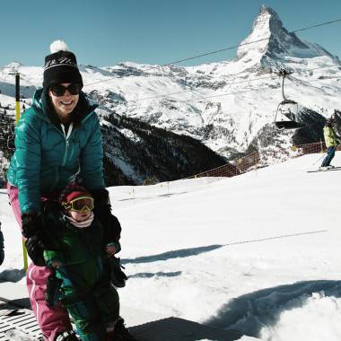 Auf den Zauberteppich gehen im Matterhorn Ski Paradise