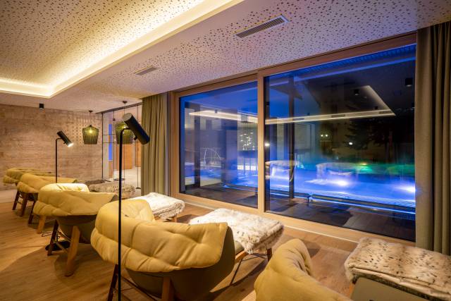Relaxation room with view of outdoor pools
