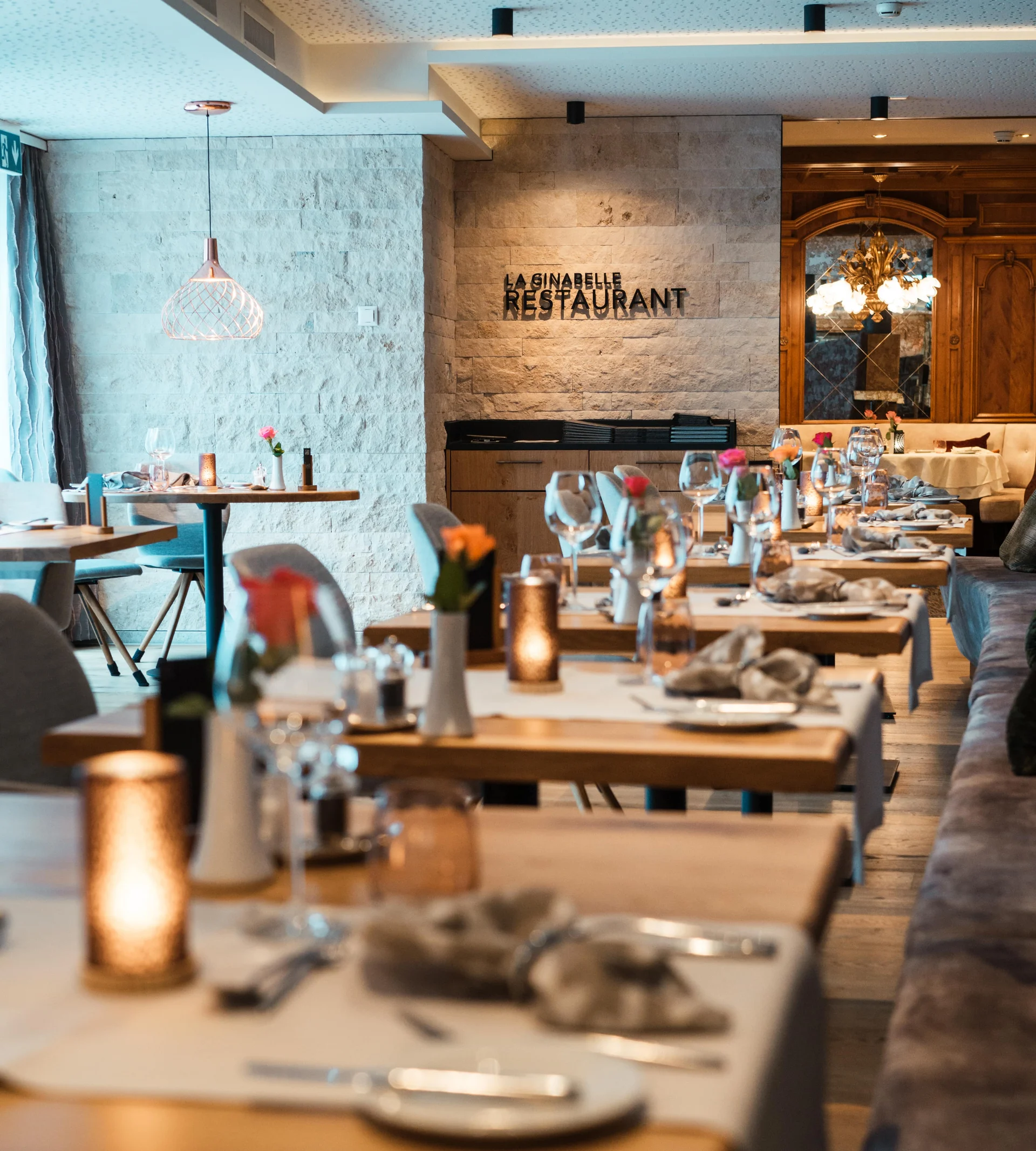 Why Choose La Ginabelle Set tables with decoration in the restaurant