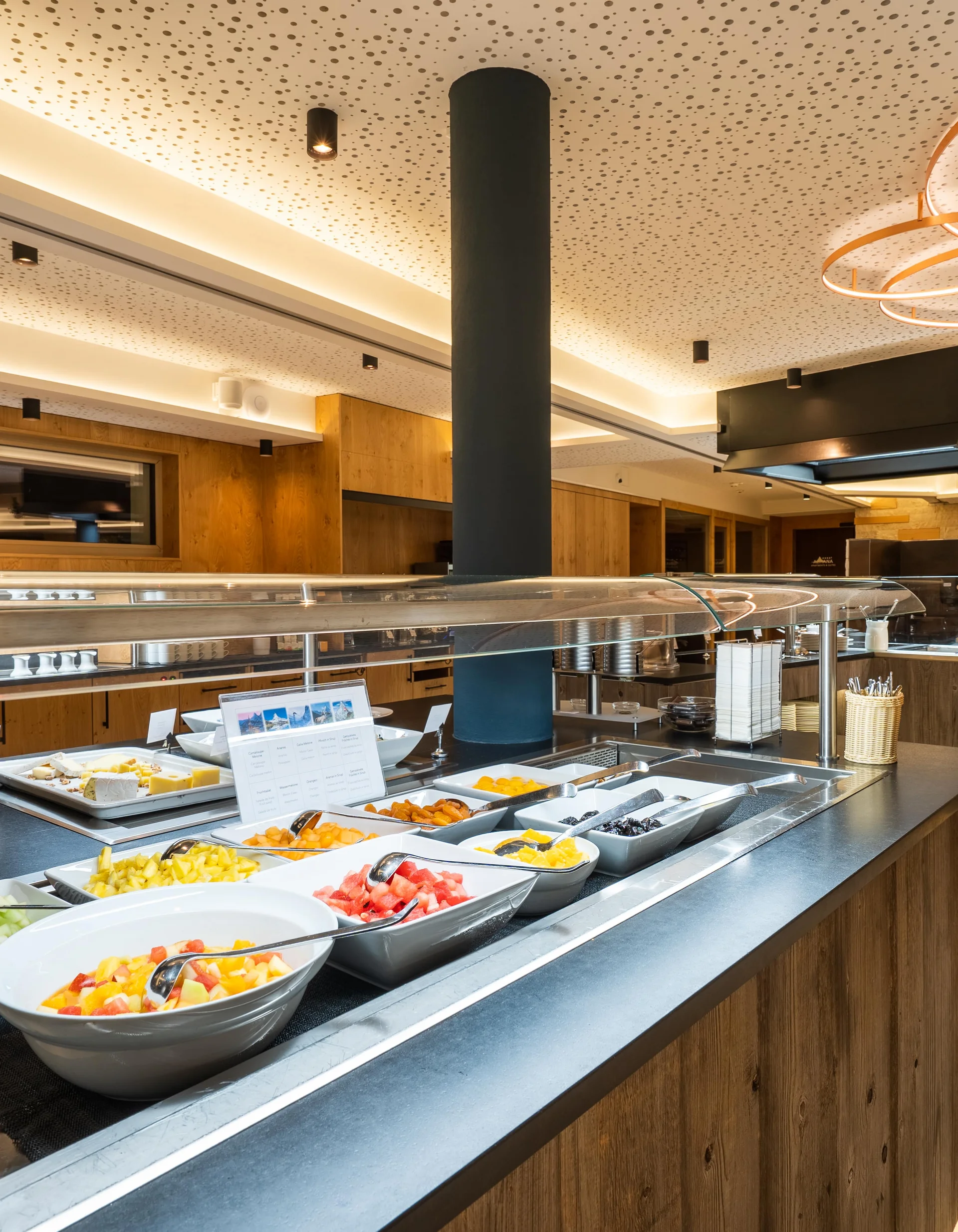 Frühstücksbuffet - Resort La Ginabelle Zermatt Früchte am Frühstücksbuffet präsentiert in Schalen.