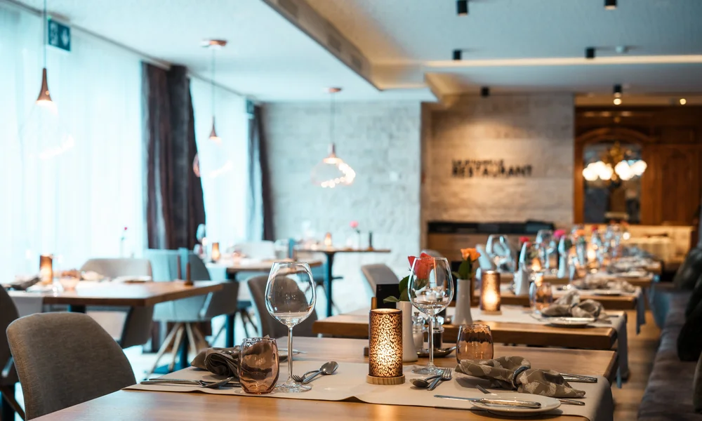 Restaurants at La Ginabelle - Resort La Ginabelle Zermatt Covered tables with decoration in the restaurant