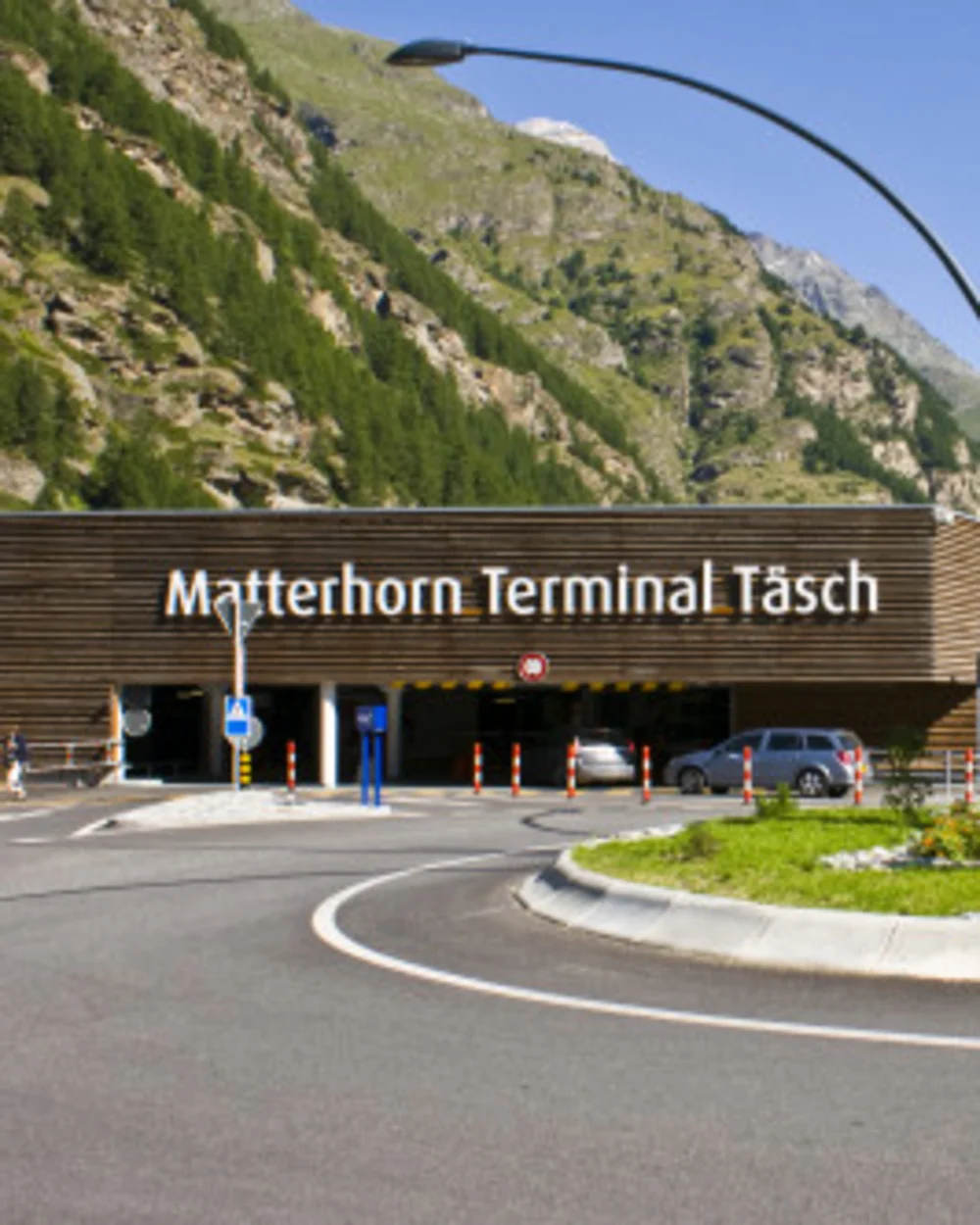 Location & Arrival - Resort La Ginabelle Zermatt Parking garage in Täsch